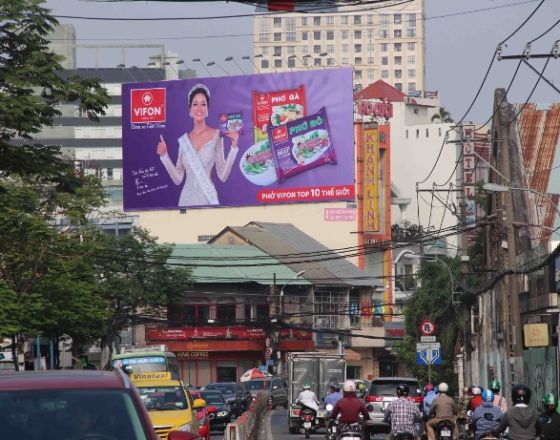 Billboard 186 Nguyễn Tất Thành, Quận 4 