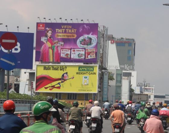 Billboard 13 Phan Đình Phùng Q.Phú Nhuận ( Chân Cầu Kiệu )
